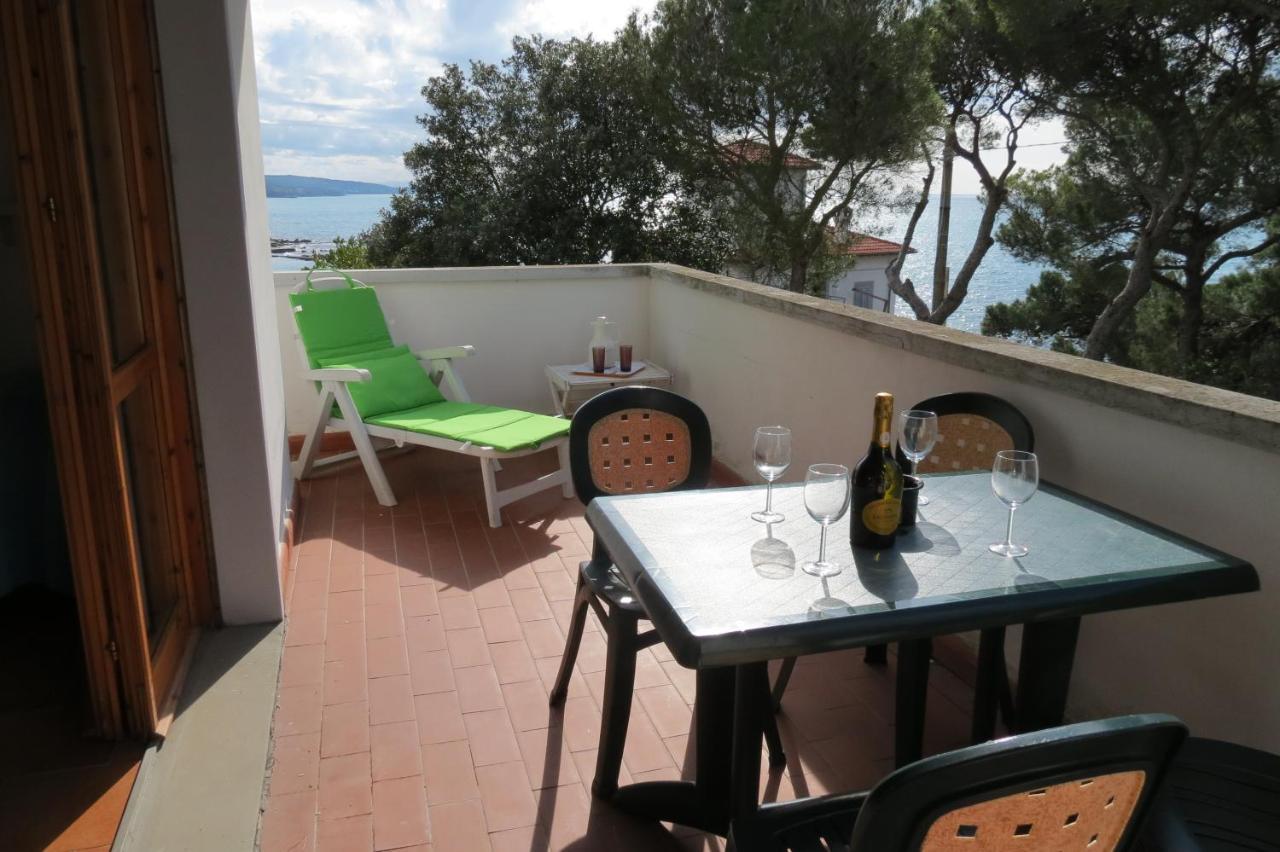 Bellavista Beachfront Apartments Quercianella Kültér fotó
